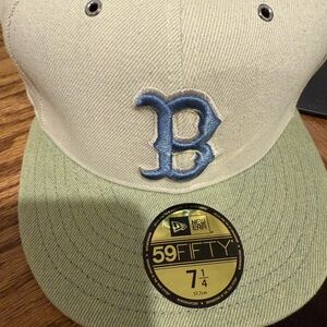 New Era 59FIFTY Beige and Green Cap